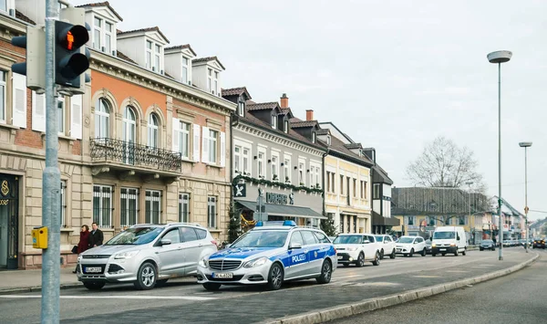 Niemieckie miasto Kehl centralnej części głównej ulicy Polizei samochód policyjny — Zdjęcie stockowe