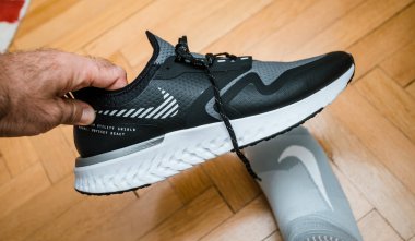 Nike modeli Odyssey Maraton koşusundan önce Kalkan 2 'yi test ediyor