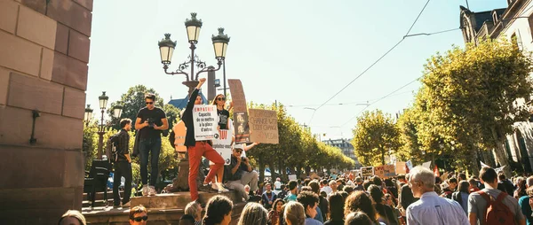 La gente se moviliza para actuar sobre el cambio climático — Foto de Stock