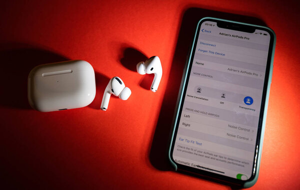 Новые наушники Apple Computers AirPods Pro
