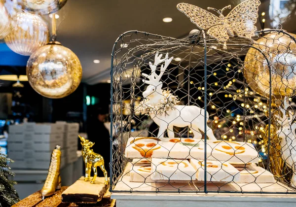 Belles décorations de Noël avec des bonbons cerf de sucre , — Photo