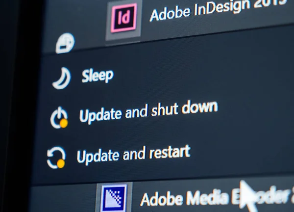 Update en reset of sluit de computer met behulp van Windows-menu — Stockfoto