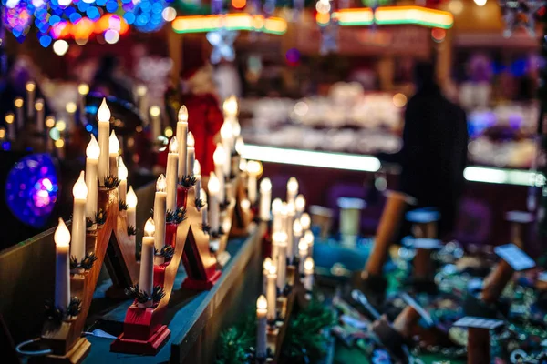Vue latérale des illuminations de Noël bougies Christmas MArket Marche du Noel — Photo