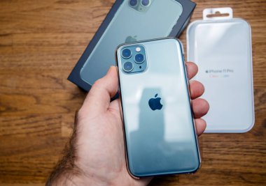 En son Apple Bilgisayarları üçlü lens iPhone 11 Pro