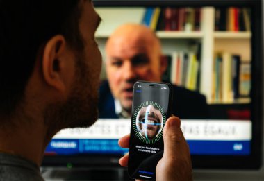 Apple iPhone XS Pro FaceID İsimsiz Hacker