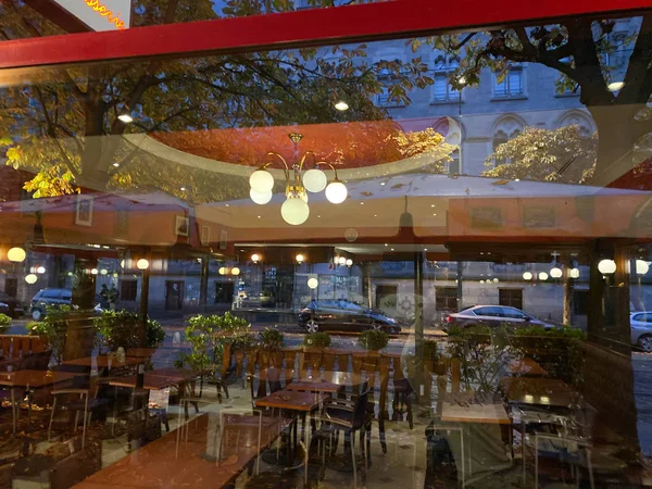 Typical French cafe brasserie with empty seats — Stock Photo, Image