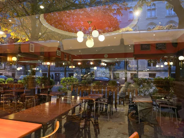 View from the street of typical French cafe brasserie with empty seats — Stock Photo, Image