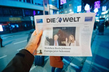 Boris Johnsons Muhafazakar Partisi hakkındaki gazete okuması Brexit seçimlerini kazandı