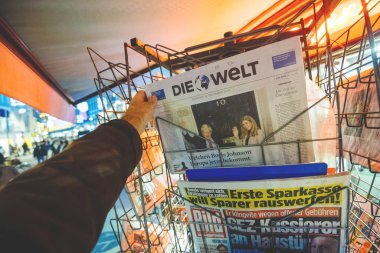 Boris Johnsons Muhafazakar Partisi hakkındaki gazete okuması Brexit seçimlerini kazandı