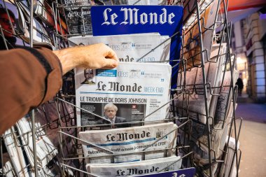 Boris Johnsons Muhafazakar Partisi hakkındaki gazete okuması Brexit seçimlerini kazandı