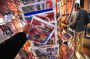 Boris Johnsons Muhafazakar Partisi hakkındaki gazete okuması Brexit seçimlerini kazandı