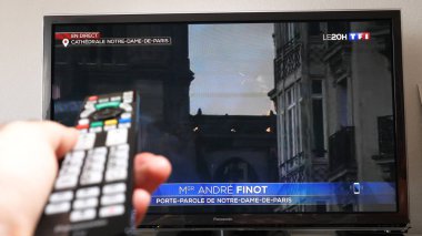 Fransız Tf1 kanalı Notre-Dame de Paris yangınından canlı yayın
