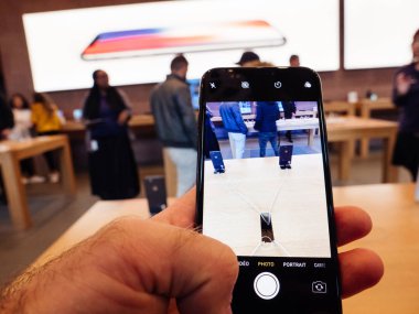 Apple Store en son profesyonel iPhone akıllı telefonu