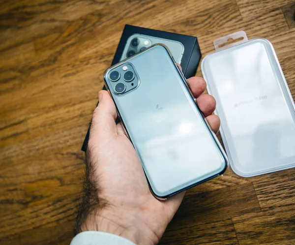 Nejnovější trojobjektiv Apple Computers iphone 11 Pro — Stock fotografie