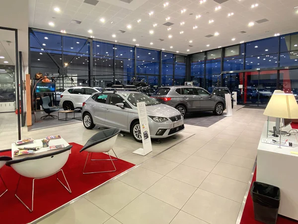 Immagine di vuoto concessionaria auto showroom interno — Foto Stock