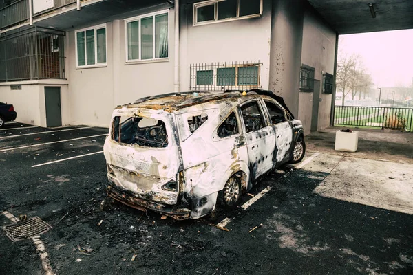 Rear view of burnt car as Vandals in Strasbourg, France, marked the start of 2020 by setting countless vehicles on fire — Stock Photo, Image