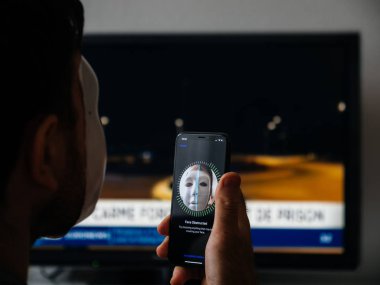 Apple iPhone XS Pro FaceID İsimsiz Hacker