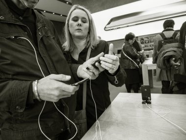 Apple Bilgisayarları tarafından üretilen son profesyonel iPhone akıllı telefonu