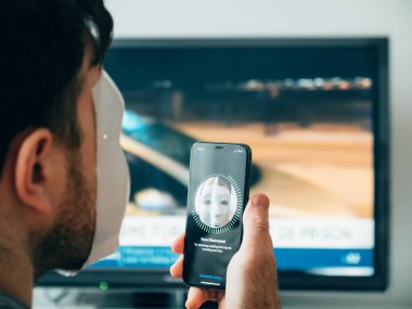 Apple iPhone XS Pro FaceID İsimsiz Hacker