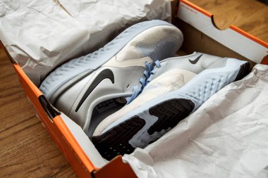 Nike Odyssey Reakt 2 Flyknit Prm 'in yeni Nike kadın koşu ayakkabılarına Kara Cuma hediyesi.