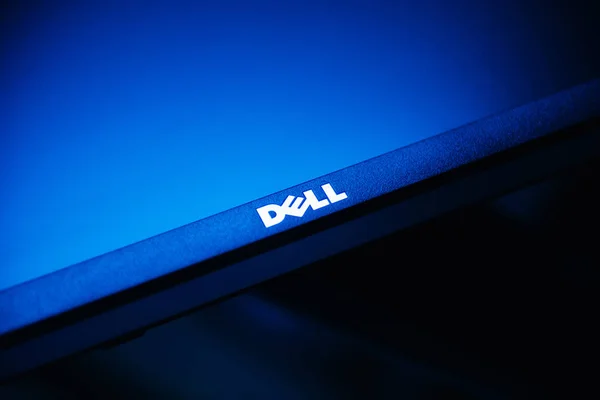 现代Oled专业宽频显示屏上戴尔(Dell)计算机标识类型的倾斜移位效应透镜 — 图库照片