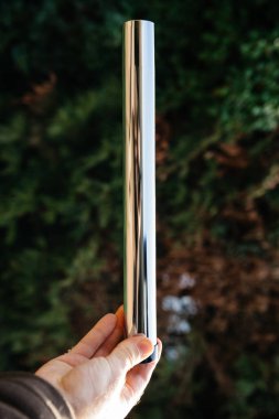 Modern endüstriyel elektrik süpürgesinin çelik tüpü.