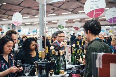 Fuar fuarı Vignerons Fransa 'nın bağımsız şarap üreticileri