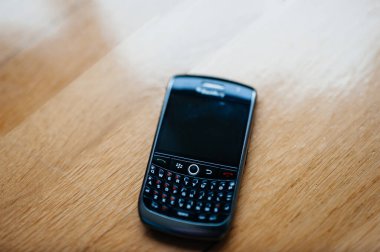 Blackberrt vintage akıllı telefonlarda kullanılan eğik vites lensleri kullanım dışı Blackberry 'nin tüm qwerty klavyesiyle ürettiği telefonlar.