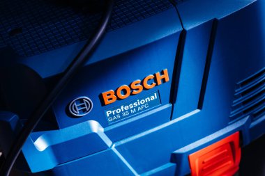 Bosch Profesyonel Gaz 35 M Sınıfı Afc logosu. İnşaat alanında otomatik filtre temizleme sistemi sökücüsüyle birlikte. Yeni kutulanmamış ürün mavi renk kalıbı.