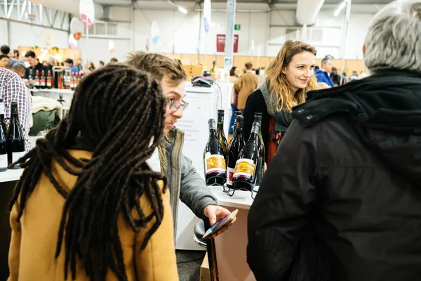 Enólogos independentes da França feira de vinhos para clientes privados e horeca — Fotografia de Stock