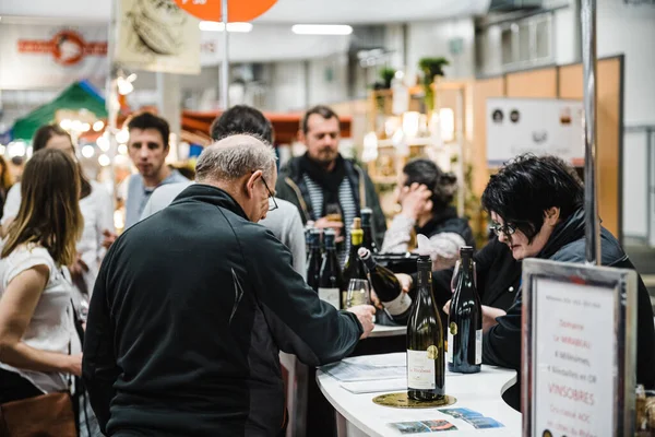 Enólogos independentes da França feira de vinhos para clientes privados e horeca — Fotografia de Stock
