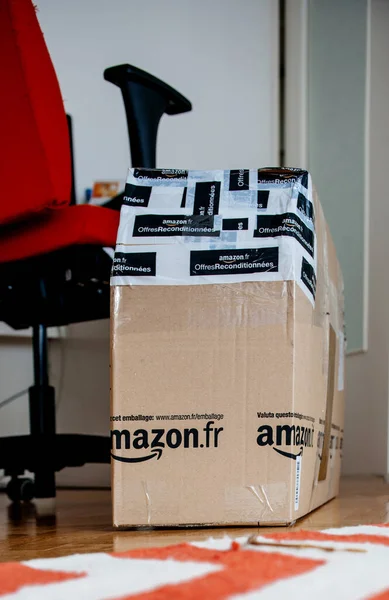 Νέο αγροτεμάχιο σε παρκέ ξύλινο πάτωμα από Amazon France αγροτεμάχιο — Φωτογραφία Αρχείου