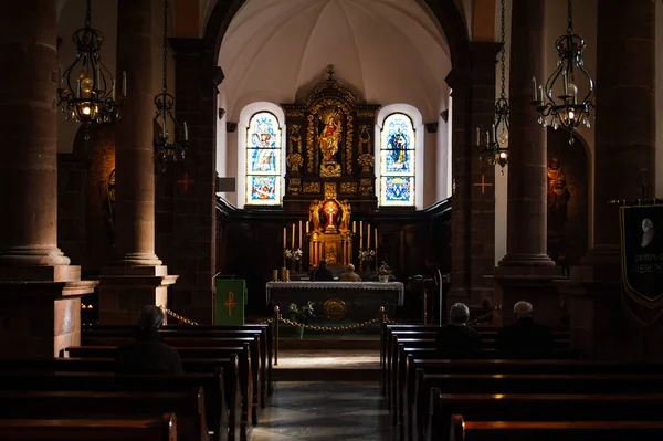 Belső kilátás kápolna Mont Sainte-Odile katedrális templom idősek — Stock Fotó