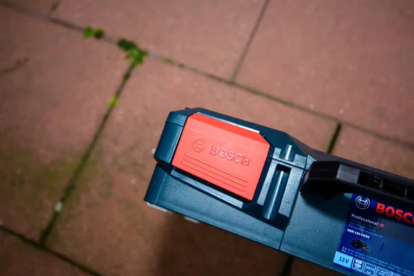 Ny låda med Bosch L-Boxx systainers från Bosch Professional-verktyget — Stockfoto