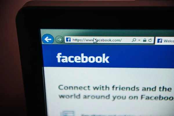 Macro van Facebook social network website adres op computer display — Stockfoto