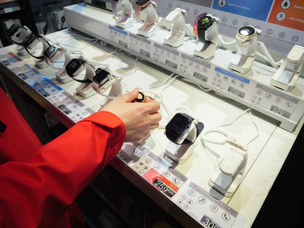 Woman hand choosing new Apple Watch by Apple Computers Series 5 wearable device in FNAC electronics store in central Nice — Stock Photo, Image