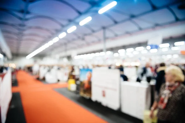 Defocused blur view of large booth fair congress hall — Stock Photo, Image