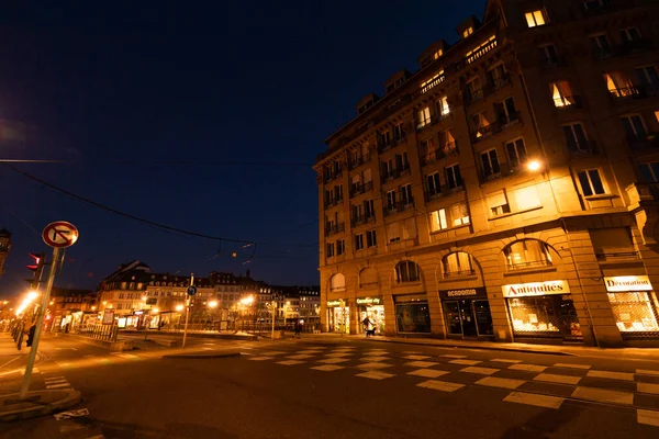Fransa 'nın Coronavirus' la karşı karşıya olduğu boş sokaklar — Stok fotoğraf