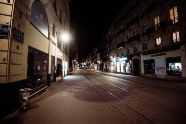 Fransa 'nın Coronavirus' la karşı karşıya olduğu boş sokaklar