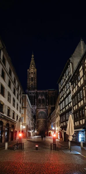 Leere, menschenleere Straßen angesichts des Coronavirus in Frankreich — Stockfoto