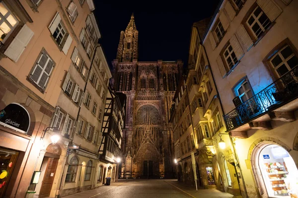 Notre-Dame Tomma öde gator som Frankrike står inför Coronavirus — Stockfoto