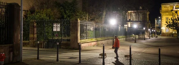 Puste, opuszczone ulice, gdy Francja staje w obliczu koronawirusu — Zdjęcie stockowe
