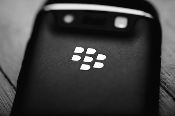 Λογότυπο στην vintage κινητή smartphone επικοινωνία Blackberry — Φωτογραφία Αρχείου