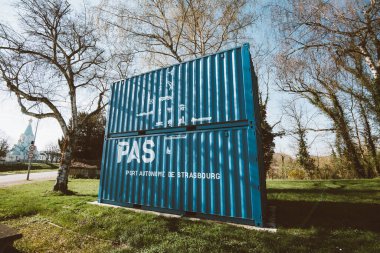 Robertsau yakınlarındaki Port Autonome de Strasbourg Serbest Limanı 'ndan KVK işareti