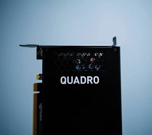 Az új Professional Nvidia Quadro P4000 GPU videokártya négyzetképe — Stock Fotó