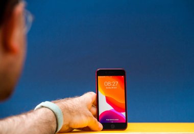 Apple Bilgisayarları 'nın yeni bütçeli iPhone SE akıllı telefonu