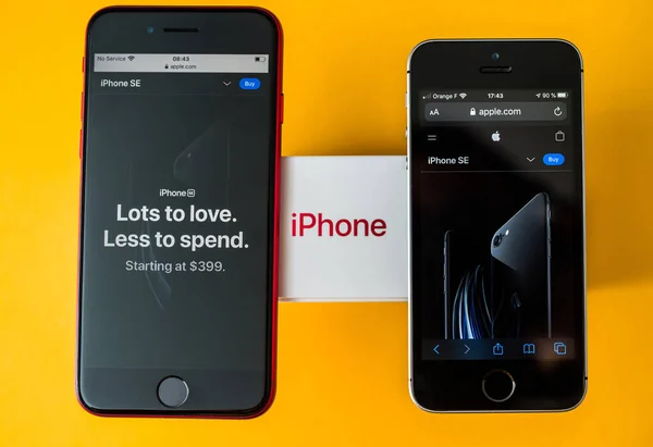新しい予算のiPhone SEスマートフォンby Apple Computer｜アンボクシング — ストック写真