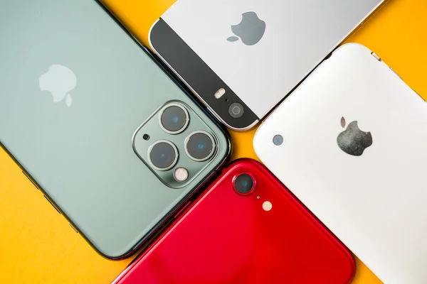 Apple Computers开发的新预算iPhone SE智能手机 — 图库照片