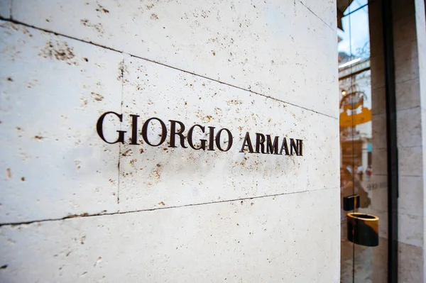 Magasin phare Giorgio Armani dans le centre de Vienne — Photo