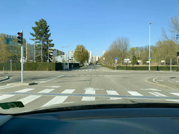 Strasbourg France Mar 2020 Vista Carro Rua Vazia Durante Confinamento — Fotografia de Stock